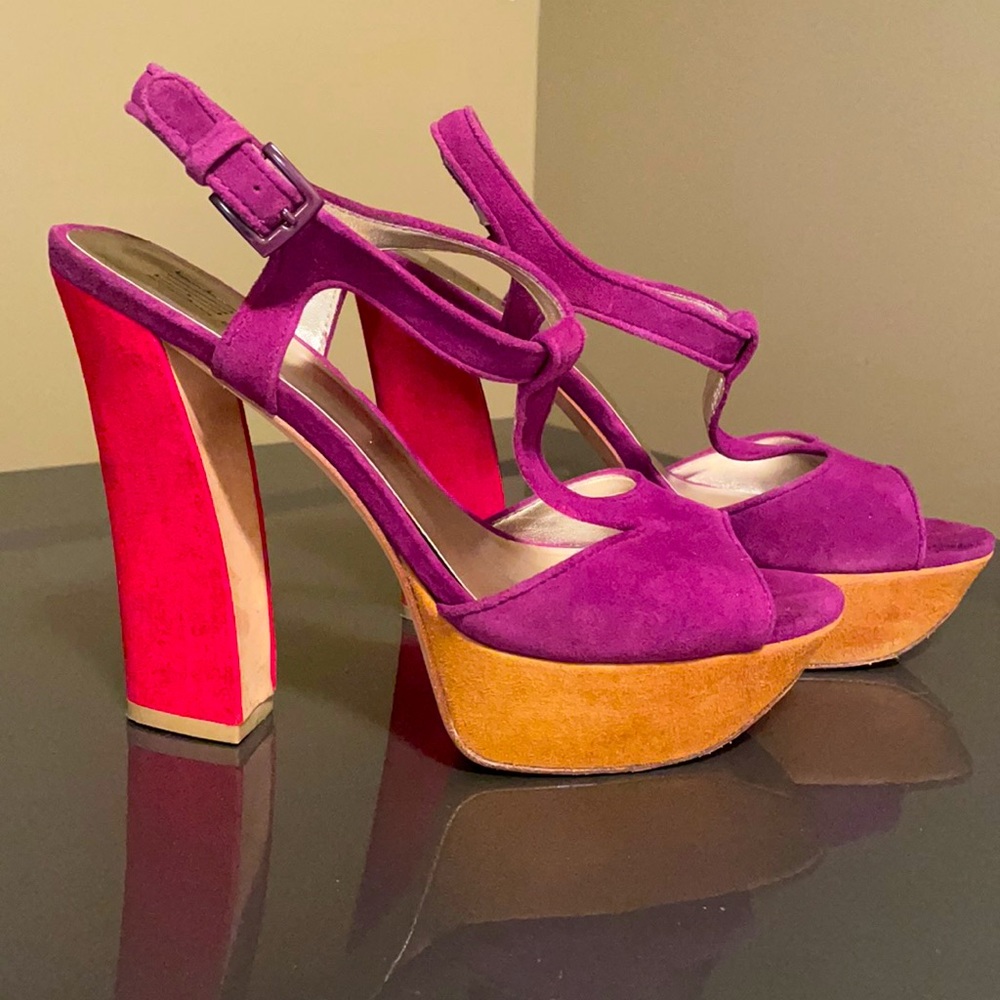 Suede platform sandals size US8